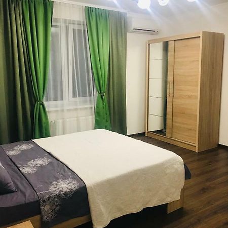 Naberezhna 10, Central Lutsk Apartment Bagian luar foto