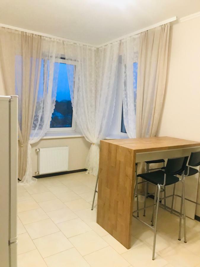 Naberezhna 10, Central Lutsk Apartment Bagian luar foto