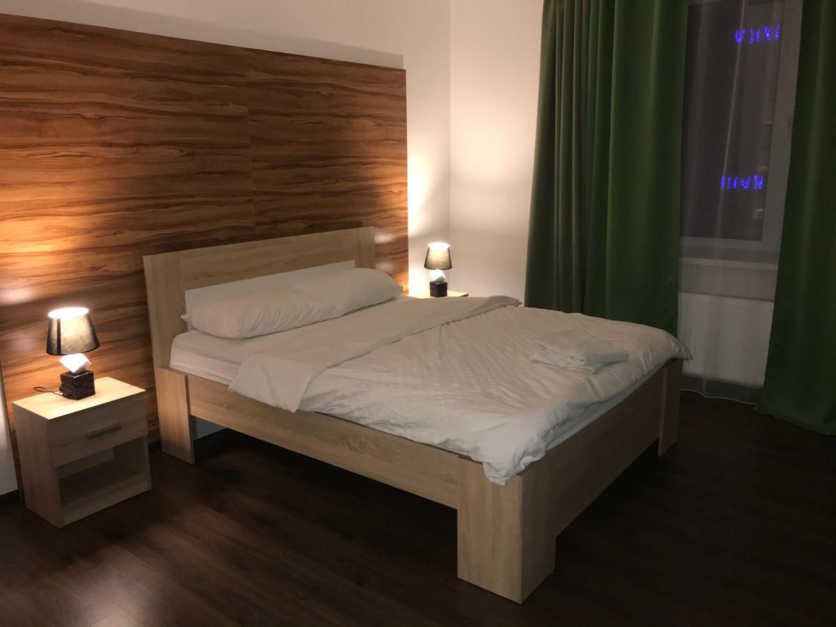 Naberezhna 10, Central Lutsk Apartment Bagian luar foto